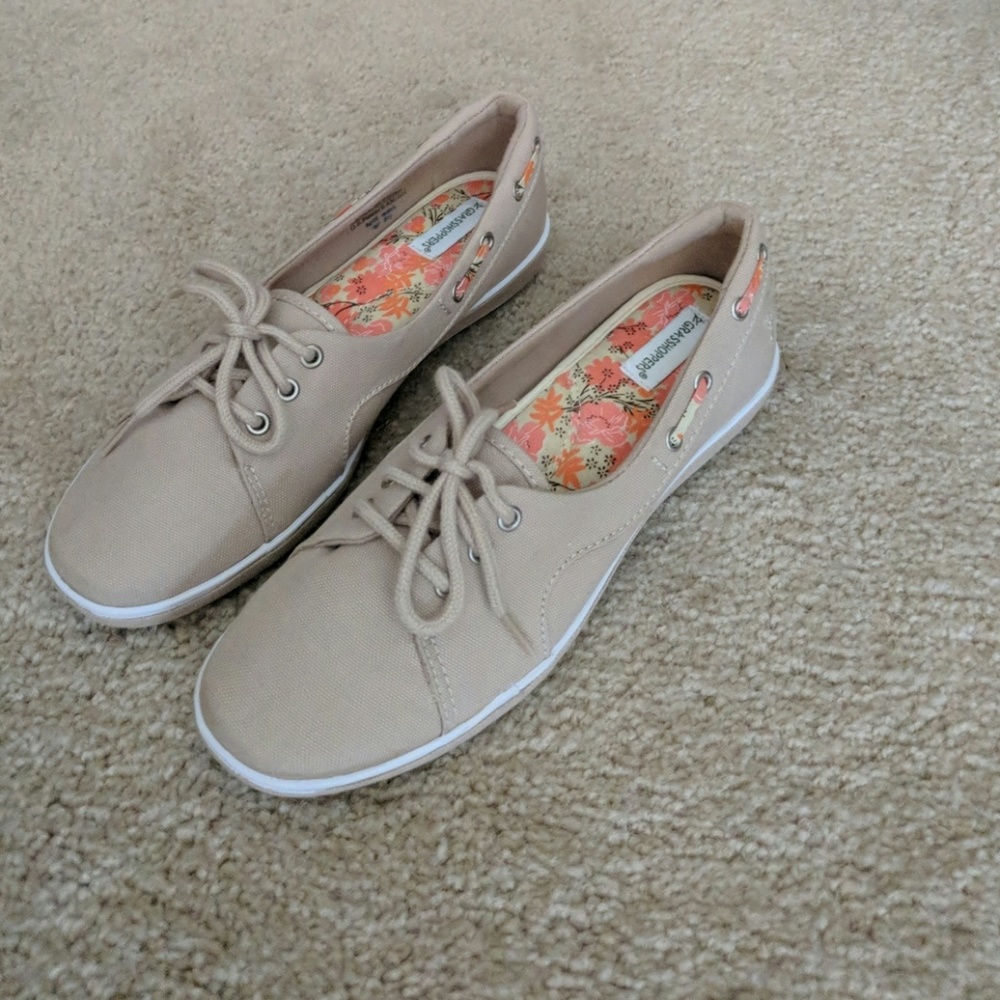 Grasshoppers canvas shoes
